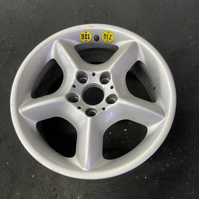 17" BMW X5 00 17x7.5 Original OEM Wheel Rim - Close-Up Detail