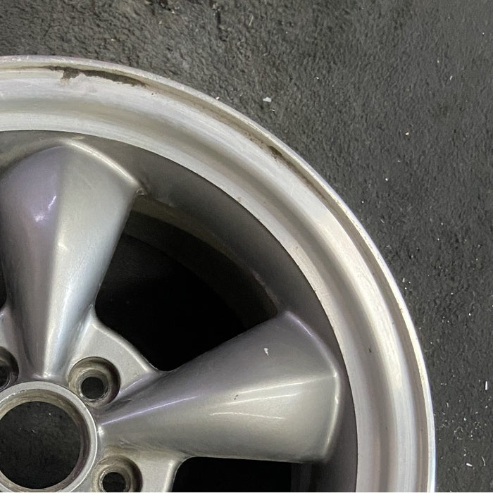 17" MUSTANG 94-95 17x8 5 spoke w/o Pace Car package; funnel spoke Original OEM - Close-Up Detail