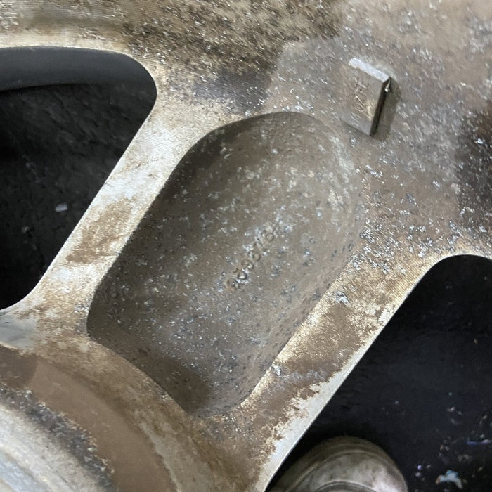 20" AVALANCHE 1500 07 20x8.5 5 spoke covered lug nuts w/o groove in spoke; polished aluminum Original OEM Wheel Rim