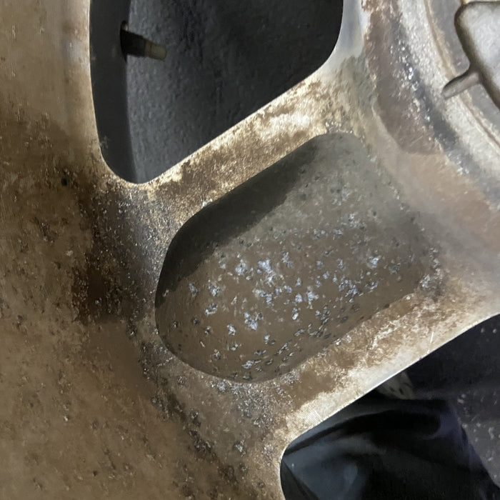 20" AVALANCHE 1500 07 20x8.5, 5 spoke, covered lug nuts, w/o groove in spoke; polished aluminum Original OEM Wheel Rim