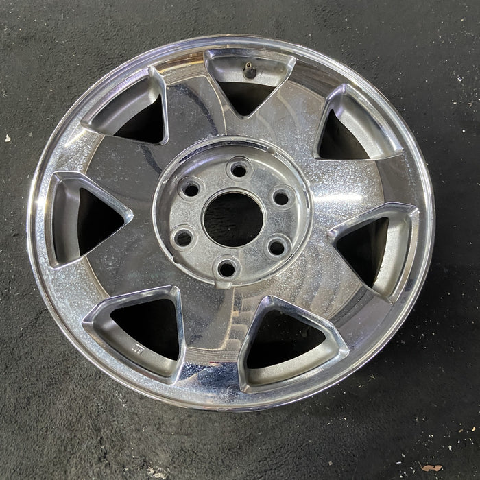 17" ESCALADE 03-06 17x7.5, , chrome finish Original OEM Wheel Rim - Close-Up Detail