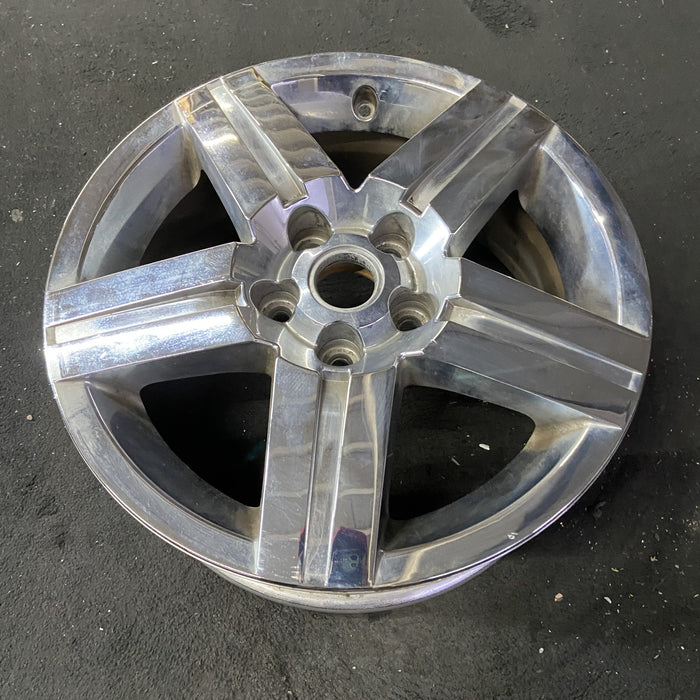 17" EQUINOX 07-08 17x7, 5 spoke, bright chrome, center indent Original OEM - Close-Up Detail