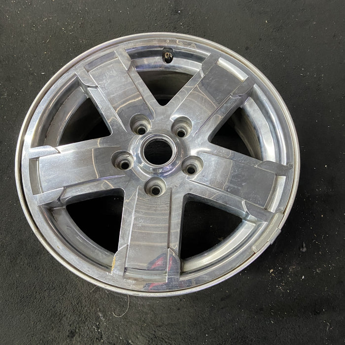 17" GRAND CHEROKEE 05 , Limited, chrome Original OEM Wheel Rim - Close-Up Detail