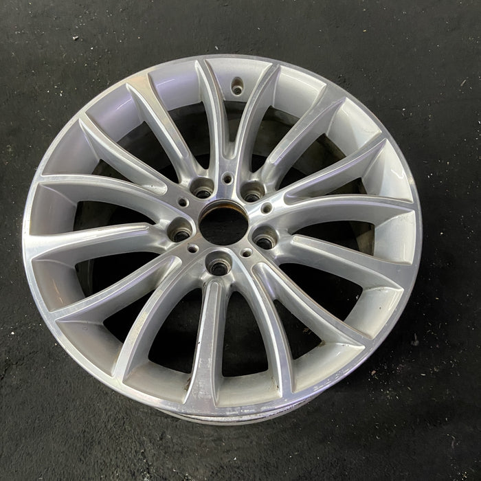 18" BMW 528i 11-16 18x8 , 15 spoke , alternating spoke Original OEM Wheel Rim - Close-Up Detail