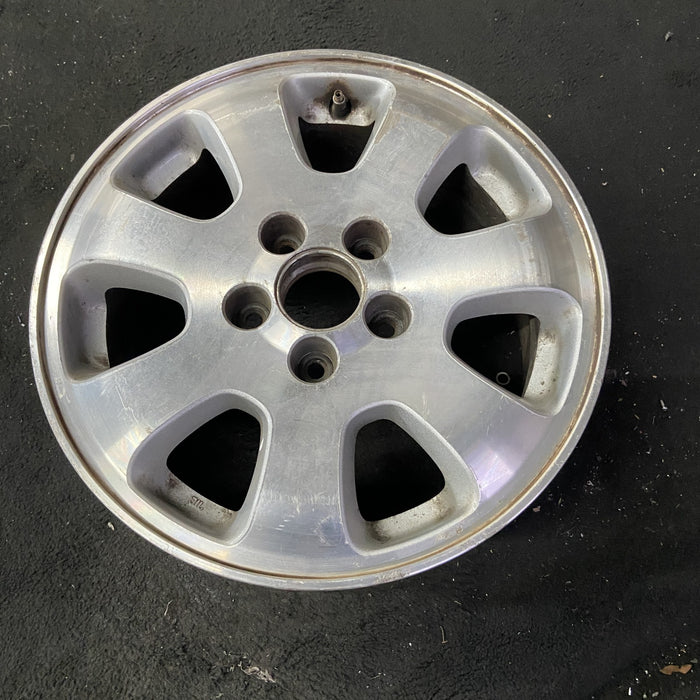 16" ODYSSEY 02-04 16x6.5, alloy, 7 spoke Original OEM Wheel Rim - Close-Up Detail