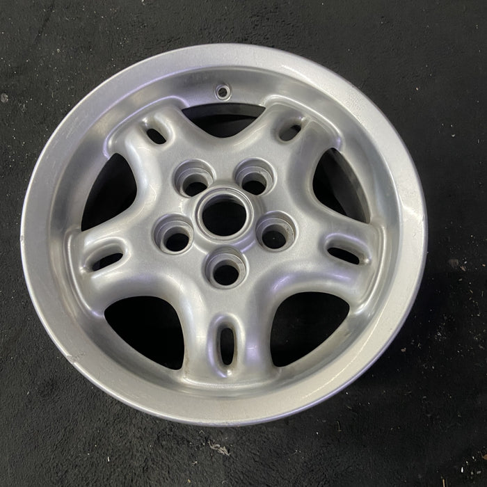 16" RANGE ROVER 98 16x8 , w/cut out holes Original OEM Wheel Rim - Close-Up Detail