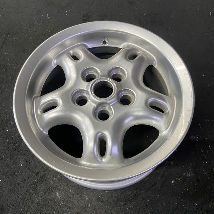 16" RANGE ROVER 98 16x8 , w/cut out holes Original OEM Wheel Rim - Close-Up Detail