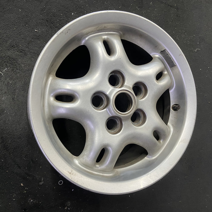16" RANGE ROVER 98 16x8 , w/cut out holes Original OEM Wheel Rim - Close-Up Detail