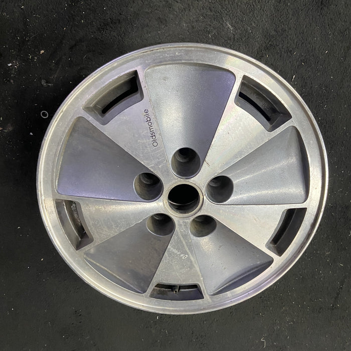 16" CUTLASS 92 16x6.5 , 5 hole Original OEM Wheel Rim - Close-Up Detail