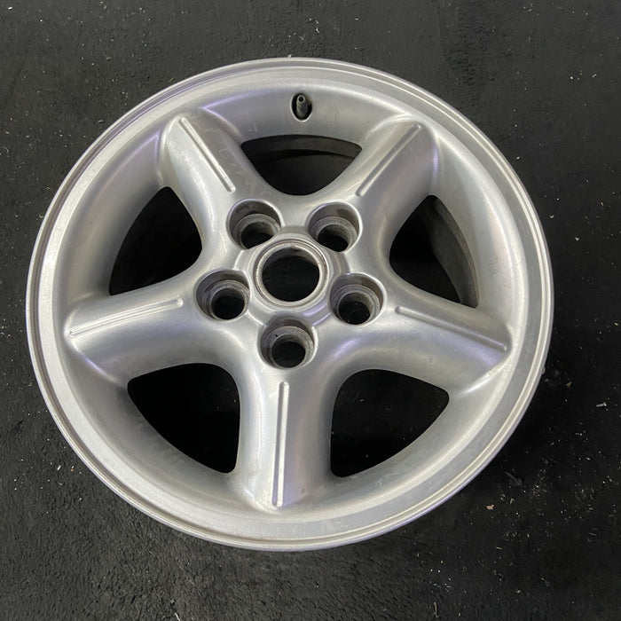 16" LAND ROVER 02 , alloy , 16x8 , 5 grooved spokes Original OEM Wheel Rim - Close-Up Detail
