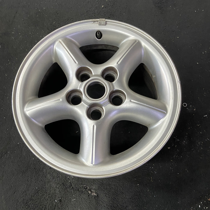 16" LAND ROVER 02 , alloy , 16x8 , 5 grooved spokes Original OEM Wheel Rim - Close-Up Detail