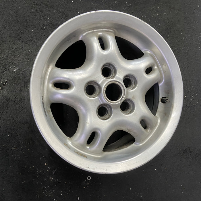 16" RANGE ROVER 98 16x8 , w/cut out holes Original OEM Wheel Rim - Close-Up Detail