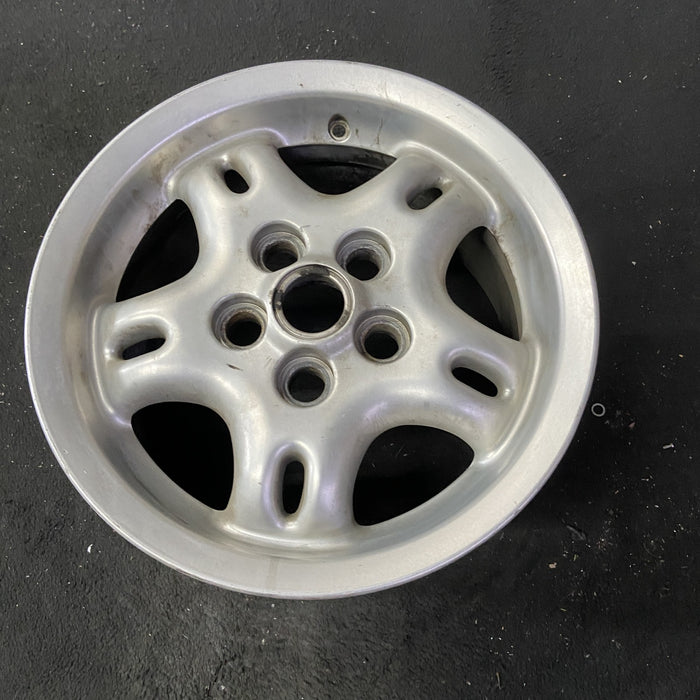 16" RANGE ROVER 98 16x8 , w/cut out holes Original OEM Wheel Rim - Close-Up Detail