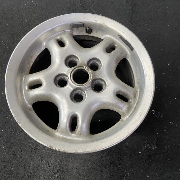 16" RANGE ROVER 98 16x8 , w/cut out holes Original OEM Wheel Rim - Close-Up Detail