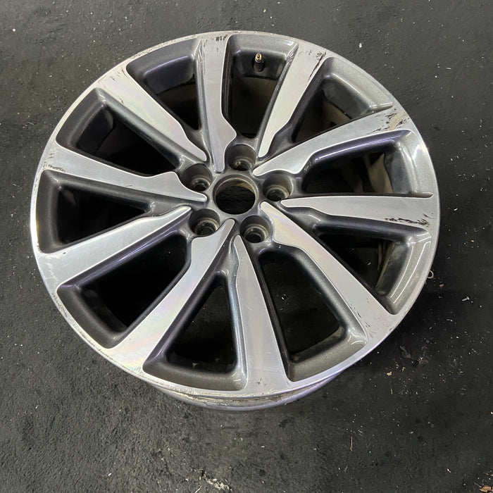 18" MKC 19 18x8 , 10 spoke, machined face with pockets Original OEM Wheel Rim - Close-Up Detail