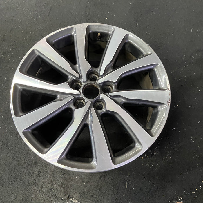 18" MKC 19 18x8 , 10 spoke, machined face with pockets Original OEM Wheel Rim - Close-Up Detail