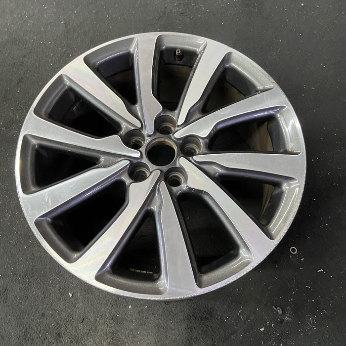 18" MKC 19 18x8 , 10 spoke, machined face with pockets Original OEM Wheel Rim - Close-Up Detail