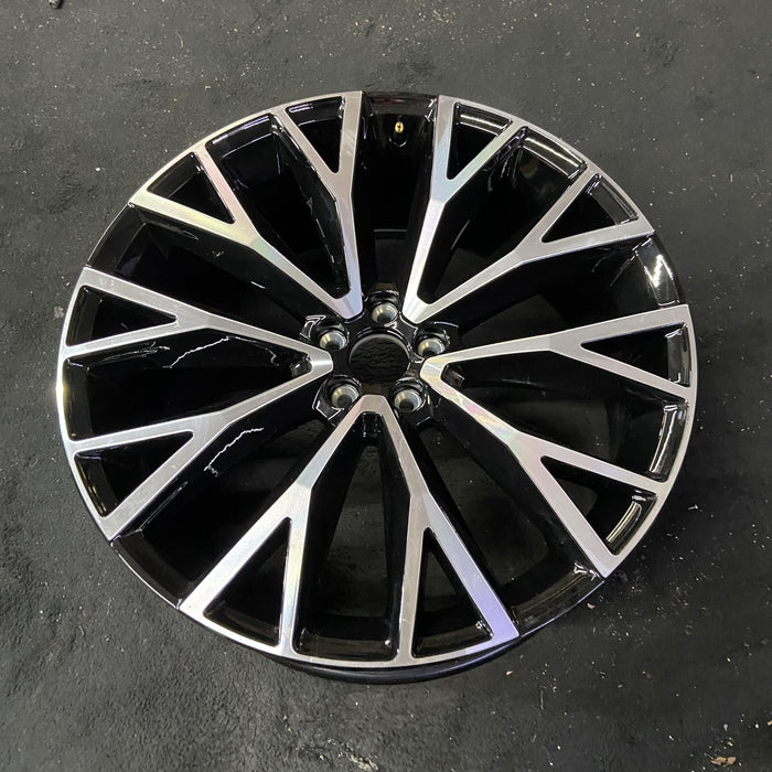 22" VOLVO XC60 18-20 22x9 , 10 Y spoke Original OEM Wheel Rim - Close-Up Detail