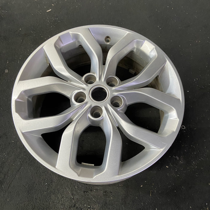 19" DISCOVERY 17-20 19x7.5 Original OEM Wheel Rim - Close-Up Detail