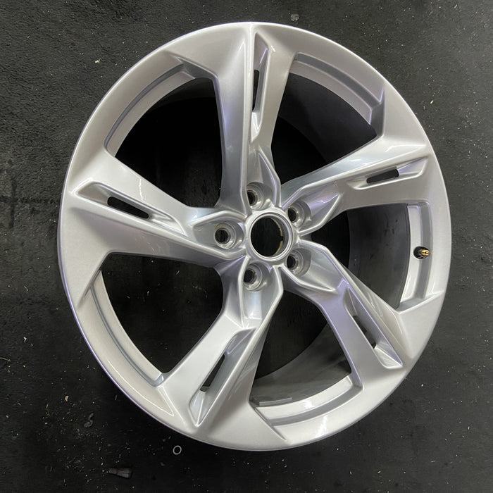 20" CAMARO 19-24 20x8.5, 5 twisted split spoke, bright silver Original OEM - Close-Up Detail