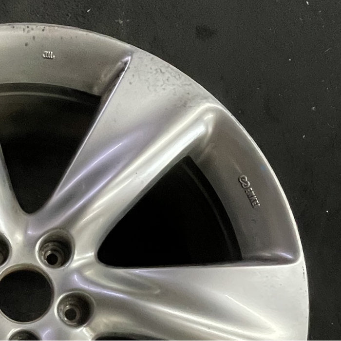 21" INFINITI FX SERIES 09 21x9.5 alloy 6 spoke Original OEM Wheel Rim - Close-Up Detail