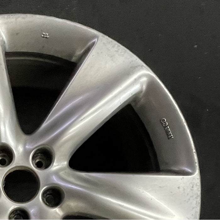 21" INFINITI FX SERIES 09 21x9.5 alloy 6 spoke Original OEM Wheel Rim - Close-Up Detail