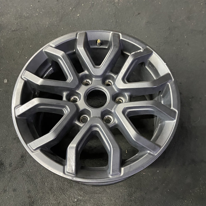 17" RANGER RAPTOR 24-25 , , V spoke Original OEM Wheel Rim - Close-Up Detail