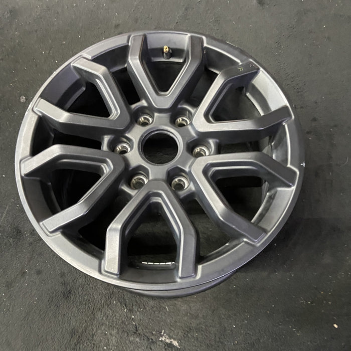 17" RANGER RAPTOR 24-25 , , V spoke Original OEM Wheel Rim - Close-Up Detail