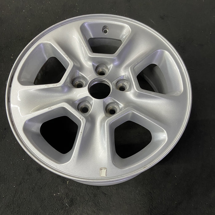 17" GRAND CHEROKEE 14-17 17x8 Original OEM Wheel Rim - Close-Up Detail
