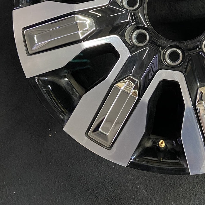 20" SIERRA 2500 PICKUP 24 20x8.5 8 spoke raised spoke machined with black - Additional View