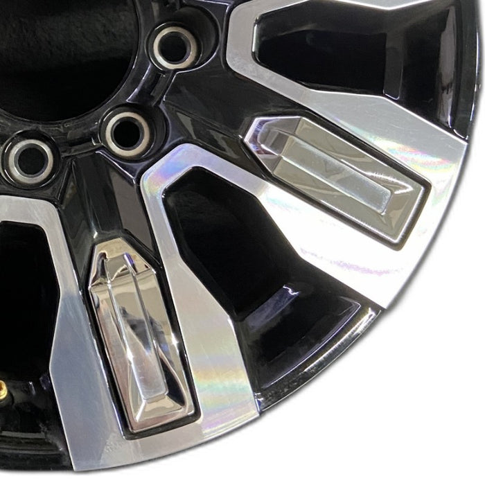 20" SIERRA 2500 PICKUP 24 20x8.5 8 spoke raised spoke machined with black - Close-Up Detail