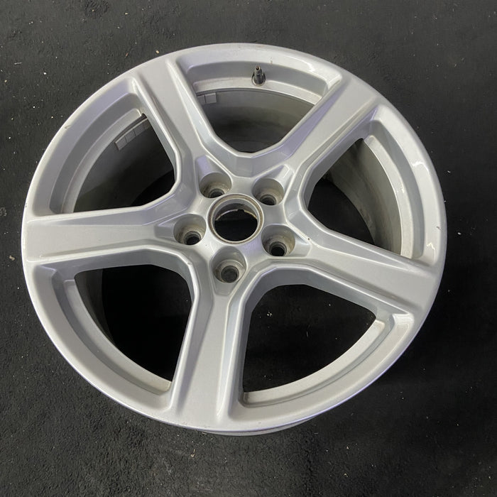 18" CAMARO 16-24 18x8.5 Original OEM Wheel Rim - Close-Up Detail