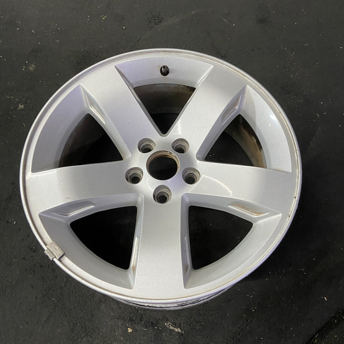 18" CHARGER 06 18x7.5, 5 spoke, w/o indented spokes Original OEM Wheel Rim - Close-Up Detail