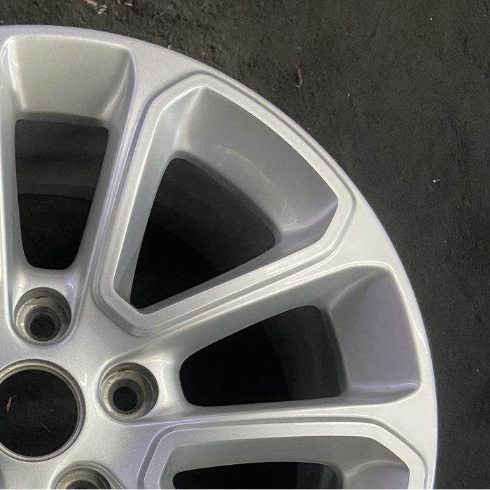 18" GRAND CHEROKEE 14 18x8 aluminum opt WPK Original OEM Wheel Rim - Close-Up Detail