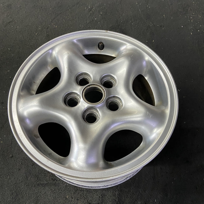 16" LAND ROVER 00-01 , alloy , 16x8 Original OEM Wheel Rim - Close-Up Detail