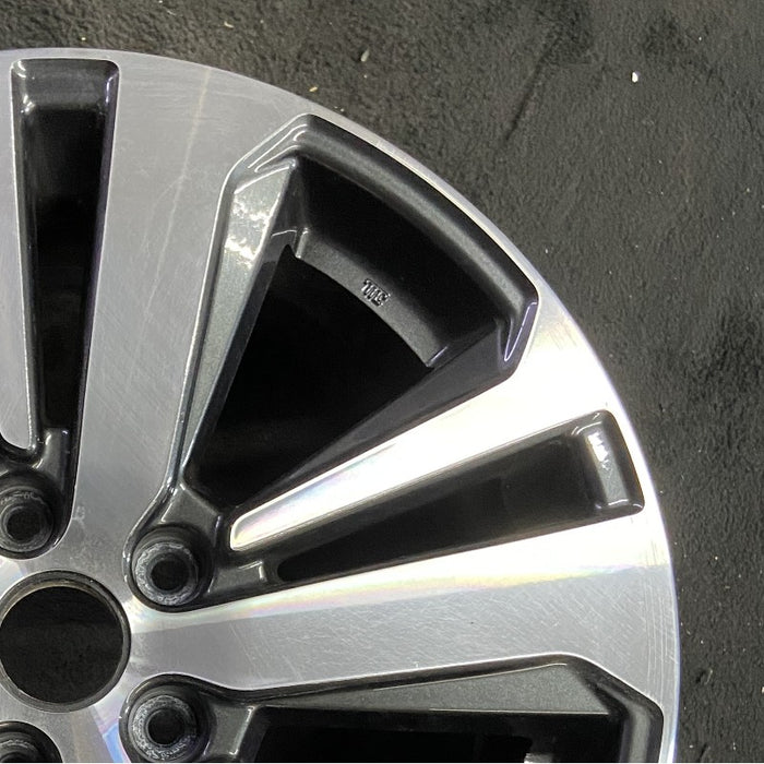 18" LEGACY 18 18x7 alloy Wag 5 spoke Limited machined center cap dark gray - Close-Up Detail