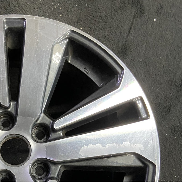 18" LEGACY 18 18x7 alloy Wag 5 spoke Limited machined center cap dark gray - Close-Up Detail