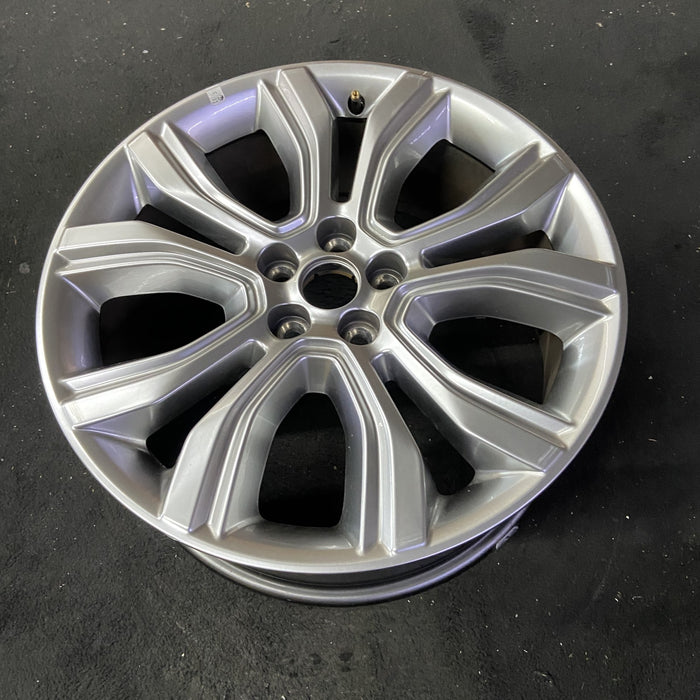 19" EDGE 19 19x8 Original OEM Wheel Rim - Close-Up Detail