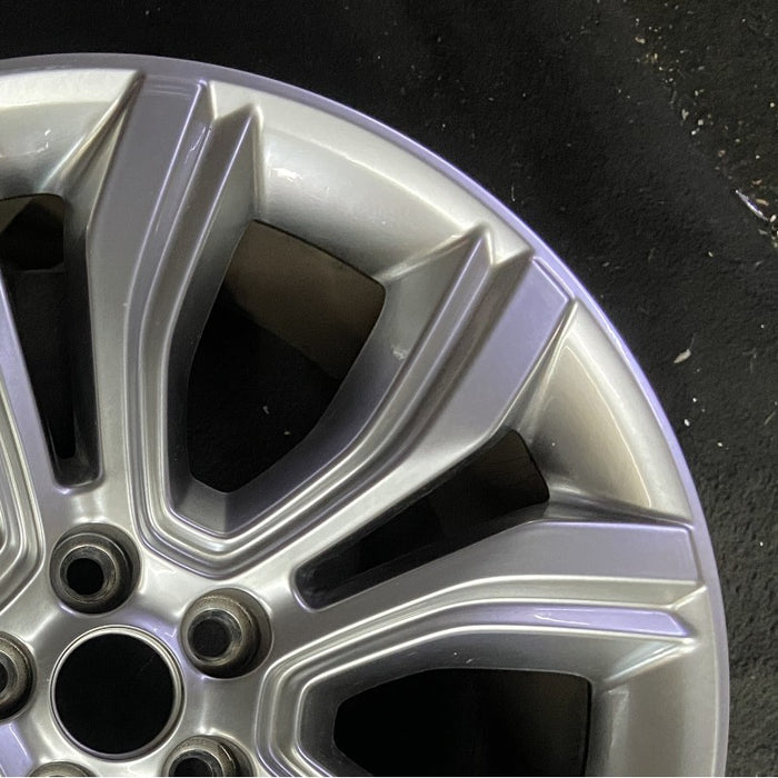 19" EDGE 19 19x8 aluminum TPMS Original OEM Wheel Rim - Close-Up Detail