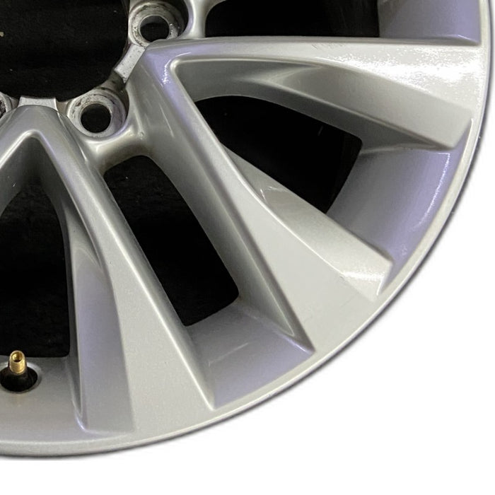 18" LEXUS GX460 14-17 18x7.5 alloy 6 spoke split spoke V spoke silver Original - Close-Up Detail