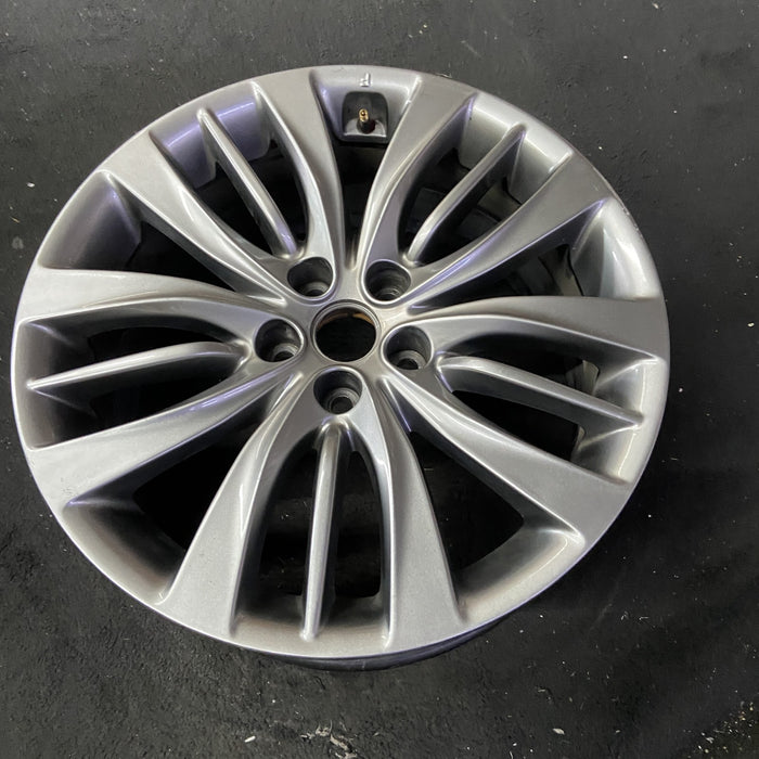 19" G80 17 19x8.5 , Original OEM Wheel Rim - Close-Up Detail