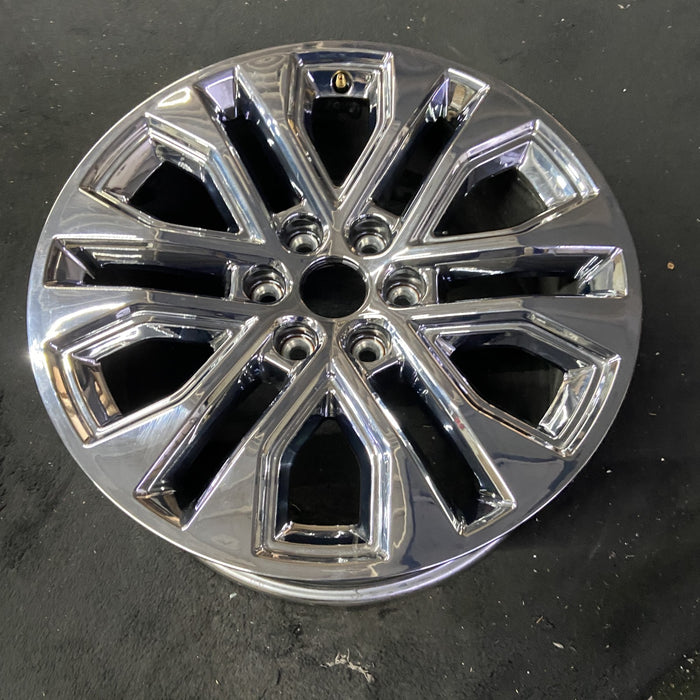 20" FORD F150 PICKUP 24-25 20x8.5, , split spoke, , chrome Original OEM Wheel - Close-Up Detail