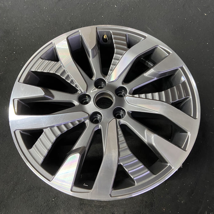 19" FORESTER 25 19x7.5 , , machined face with black pockets Original OEM Wheel - Close-Up Detail