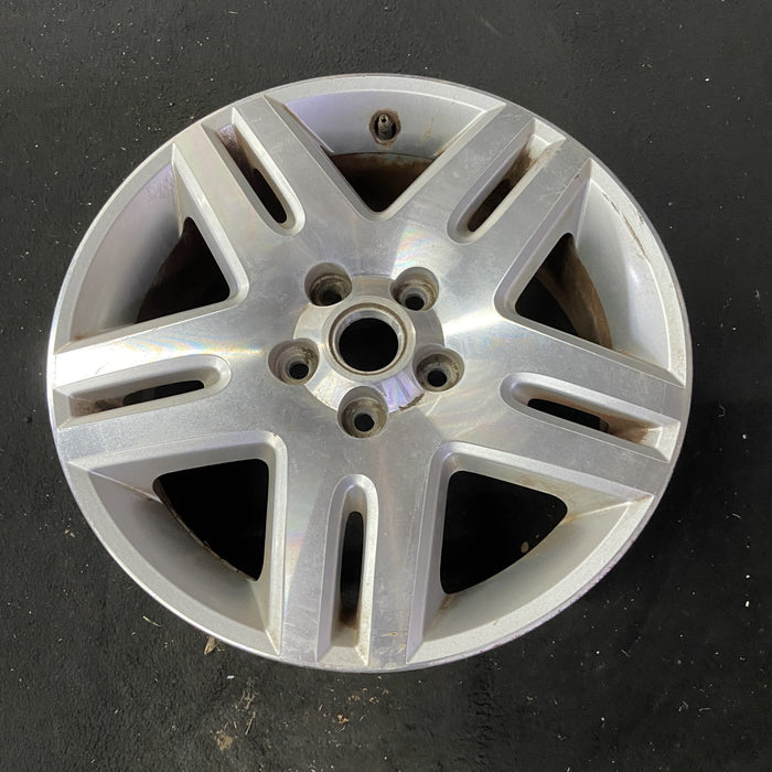 17" IMPALA 06-08 17x6.5, 5 double spoke machined finish Original OEM Wheel Rim - Close-Up Detail
