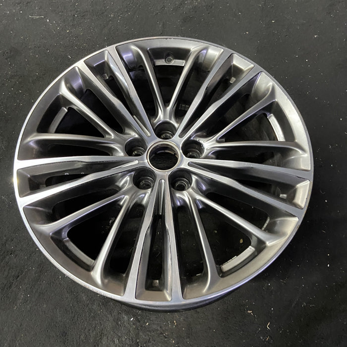 20" CT6 19-20 20x8.5, 20 spoke, dark gray accents Original OEM Wheel Rim - Close-Up Detail