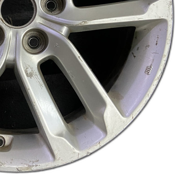 17" SORENTO 14-15 17x7 alloy Original OEM Wheel Rim - Close-Up Detail