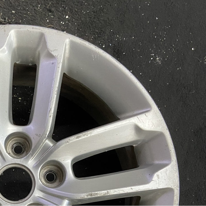 17" SORENTO 14-15 17x7 alloy Original OEM Wheel Rim - Close-Up Detail