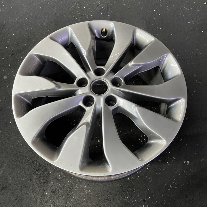 19" MALIBU 16 VIN Z , aluminum, 19x8.5, 10 spoke Original OEM Wheel Rim - Close-Up Detail