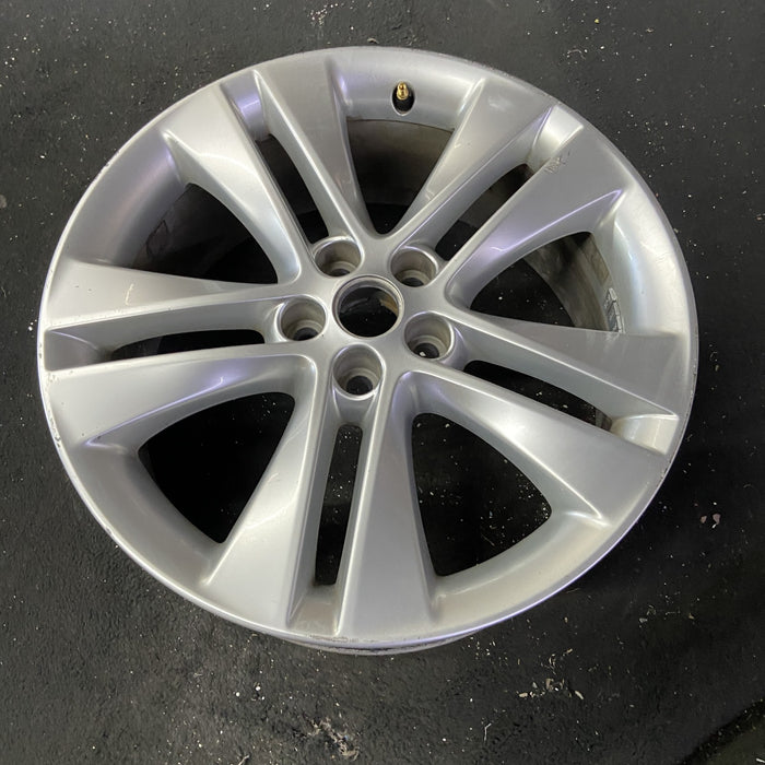 18" CRUZE 11-14 18x7.5 Original OEM Wheel Rim - Close-Up Detail