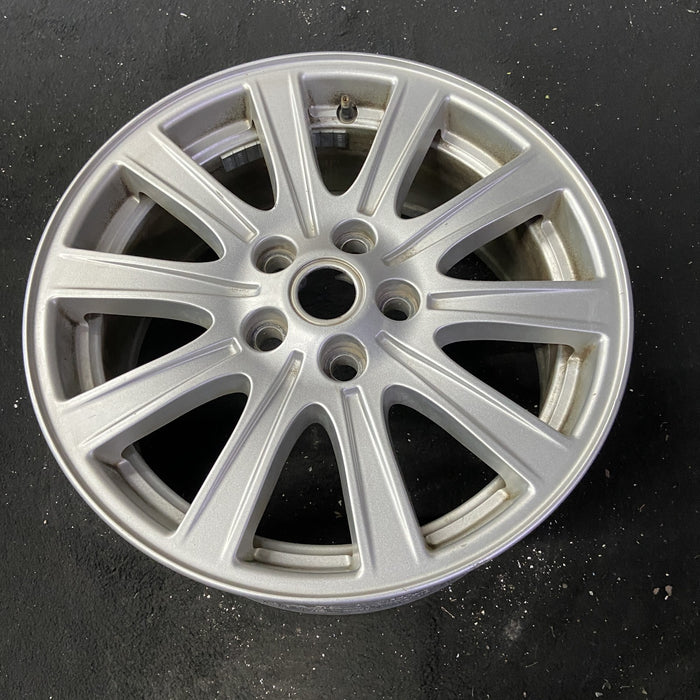 18" LR3 07 alloy , 18x8, 10 spoke, grooved spoke Original OEM Wheel Rim - Close-Up Detail